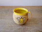 Keramik Tasse mit Bienenmotiv, handgemacht