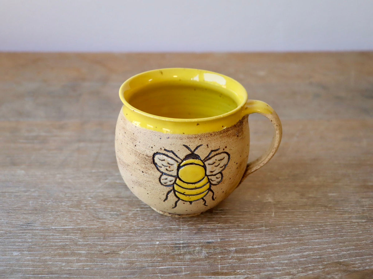 Keramik Tasse mit Bienenmotiv, handgemacht